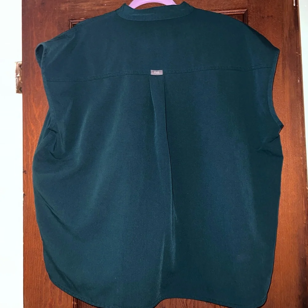 FIGS Rafaela Top - Picture 3 of 3